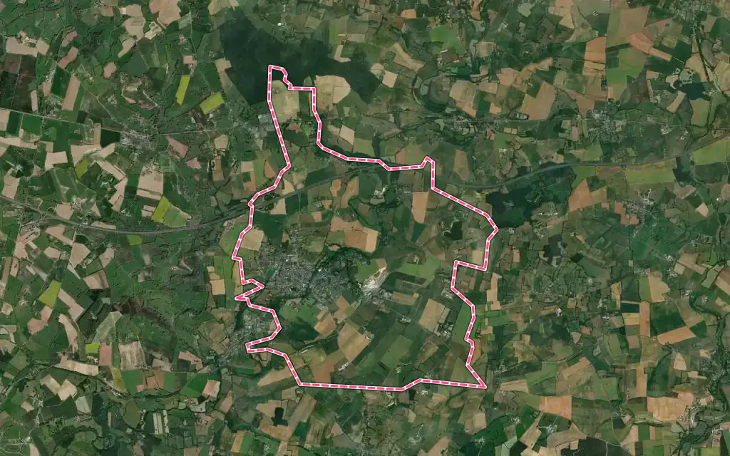 Vue satellite de Loué avec ses contours administratifs
