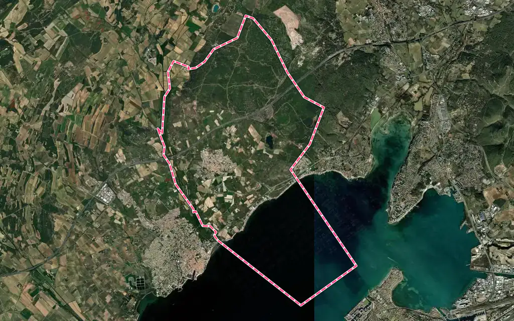 Vue satellite de Loupian avec ses contours administratifs