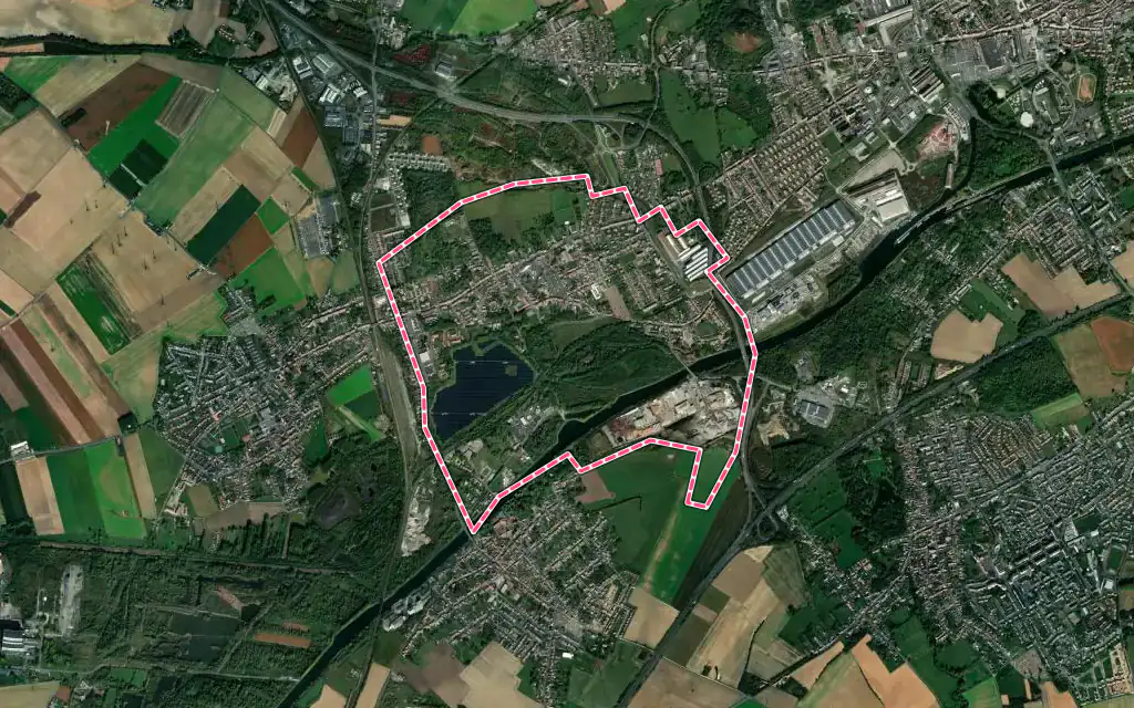 Vue satellite de Lourches avec ses contours administratifs