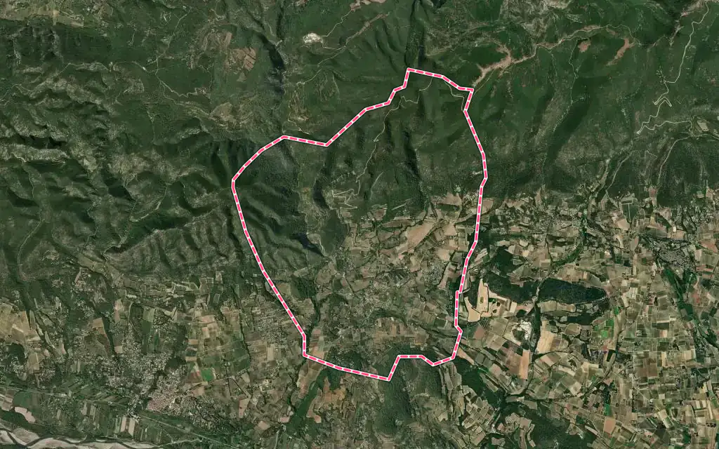 Vue satellite de Lourmarin avec ses contours administratifs
