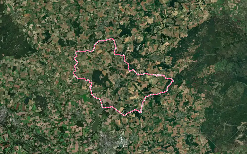 Vue satellite de Loyat avec ses contours administratifs