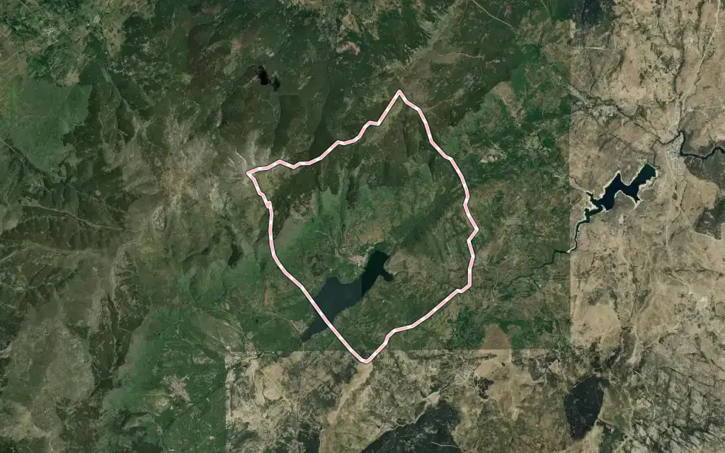 Vista satélite de Lozoya con su contorno administrativo