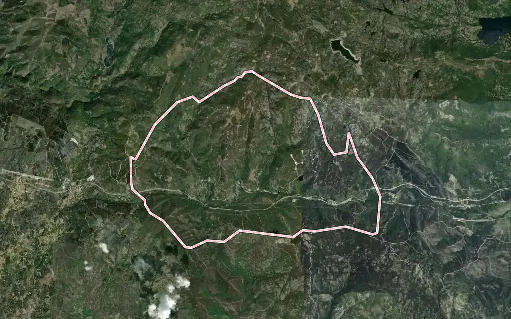 Vista satélite de Lubián con su contorno administrativo