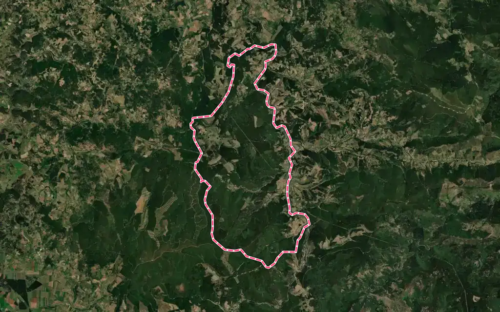 Vue satellite de Luc avec ses contours administratifs