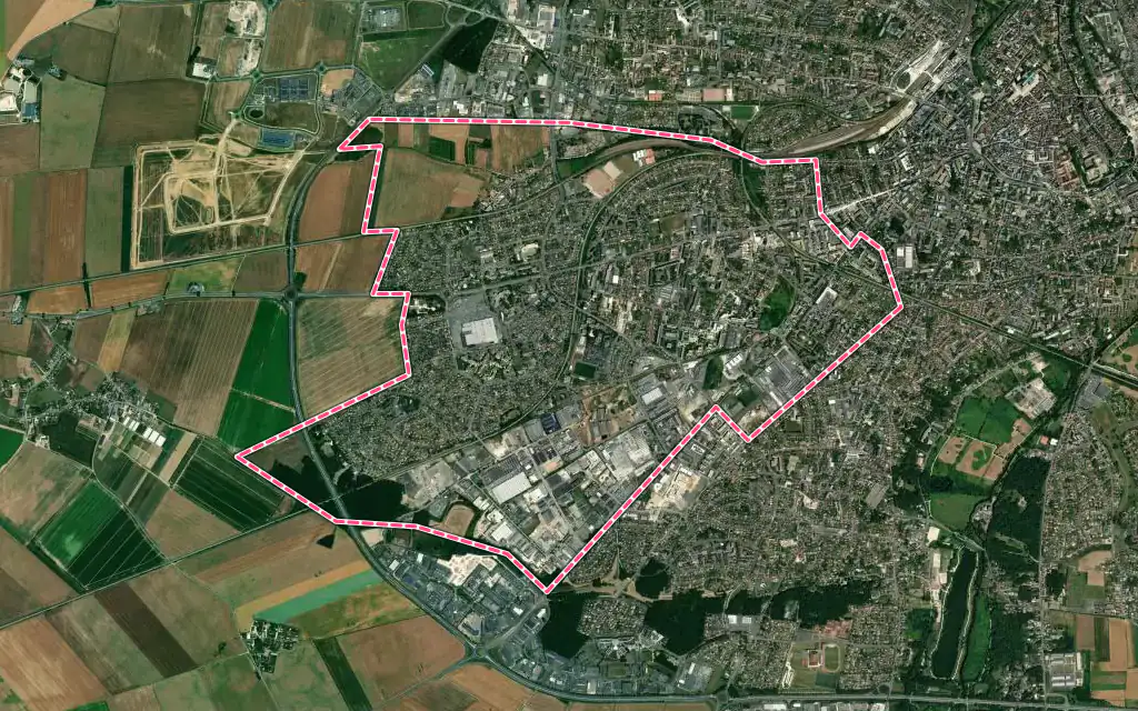 Vue satellite de Lucé avec ses contours administratifs