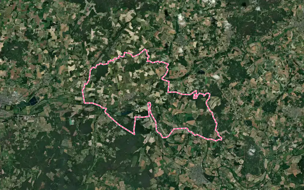 Vue satellite de Luché-Pringé avec ses contours administratifs