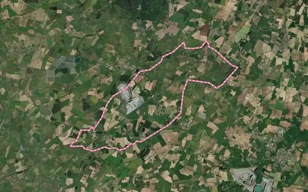 Vue satellite de Luché-Thouarsais avec ses contours administratifs