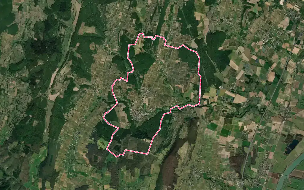 Vue satellite de Lugny avec ses contours administratifs