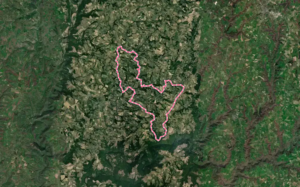 Vue satellite de Lunac avec ses contours administratifs
