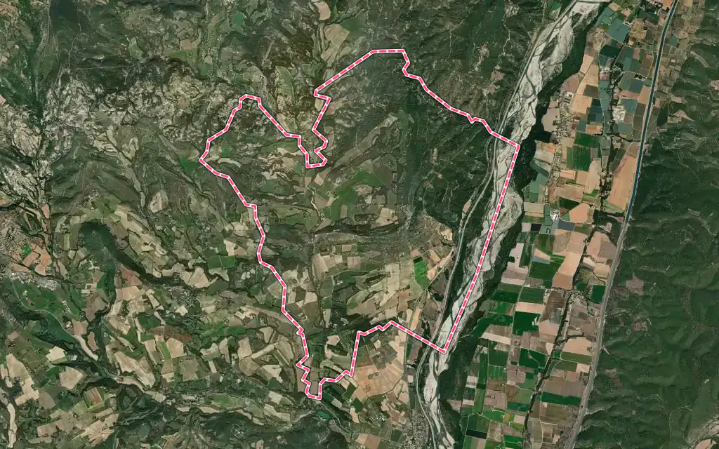 Vue satellite de Lurs avec ses contours administratifs