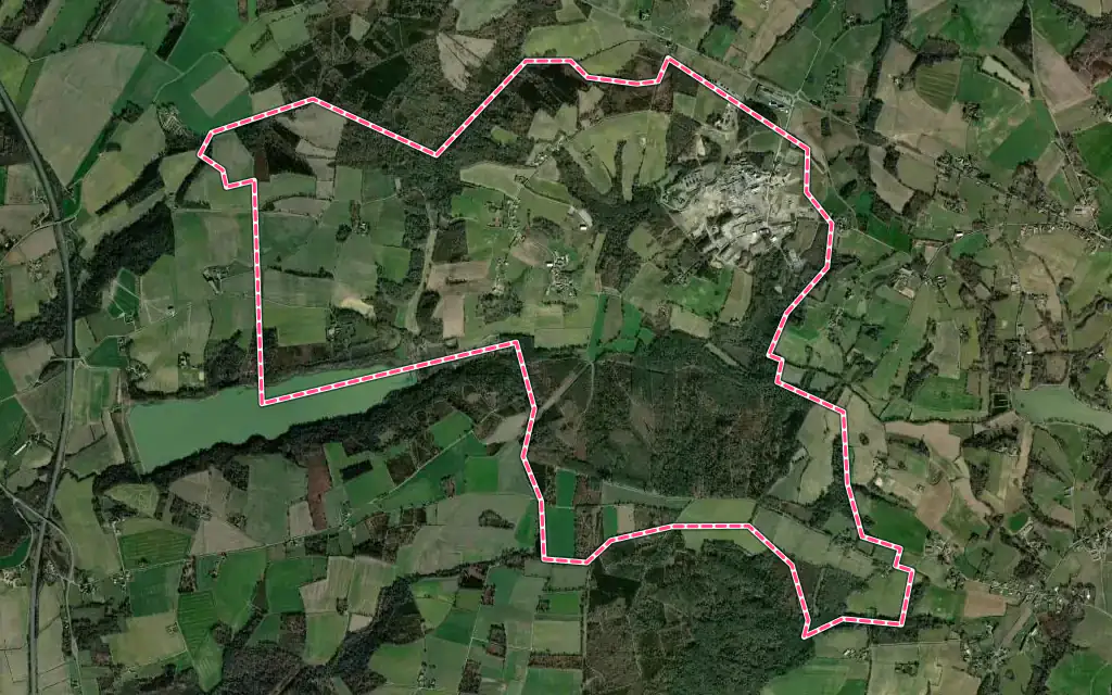 Vue satellite de Lussagnet avec ses contours administratifs