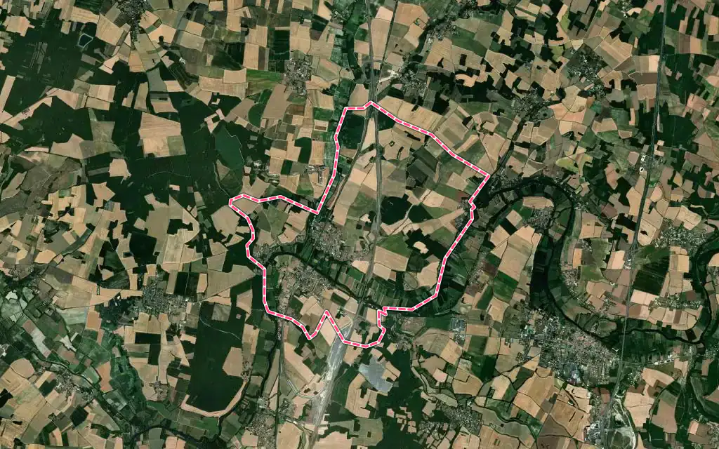 Vue satellite de Luxé avec ses contours administratifs