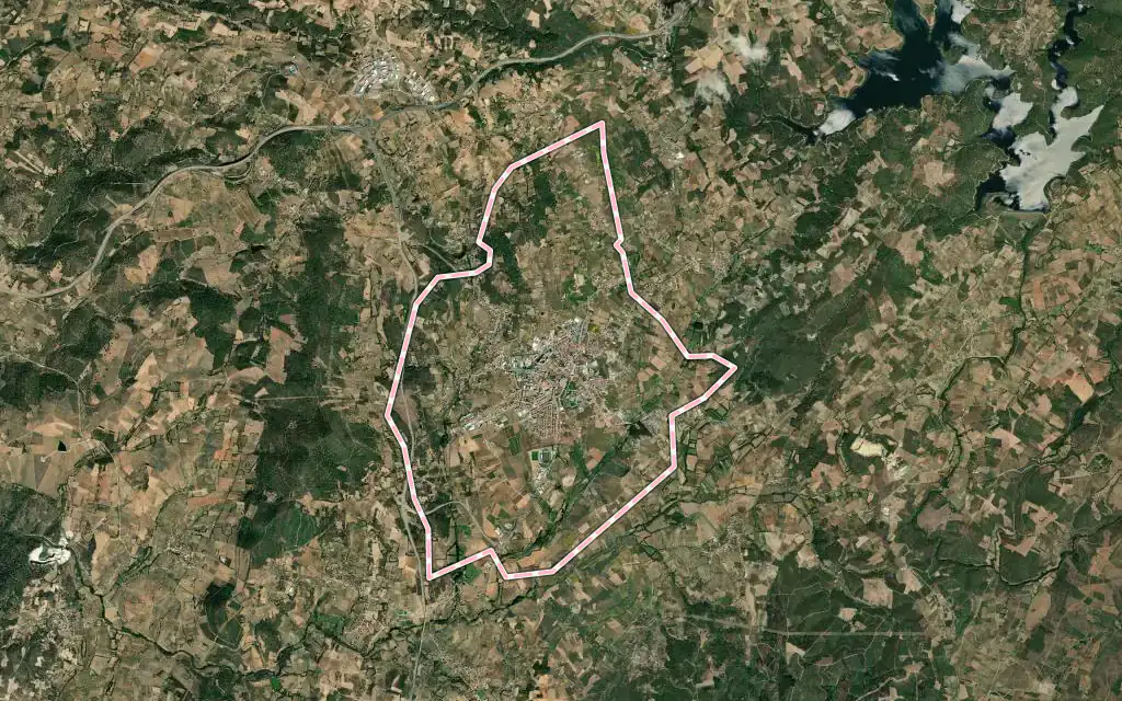 Vista satélite de Macedo de Cavaleiros con su contorno administrativo