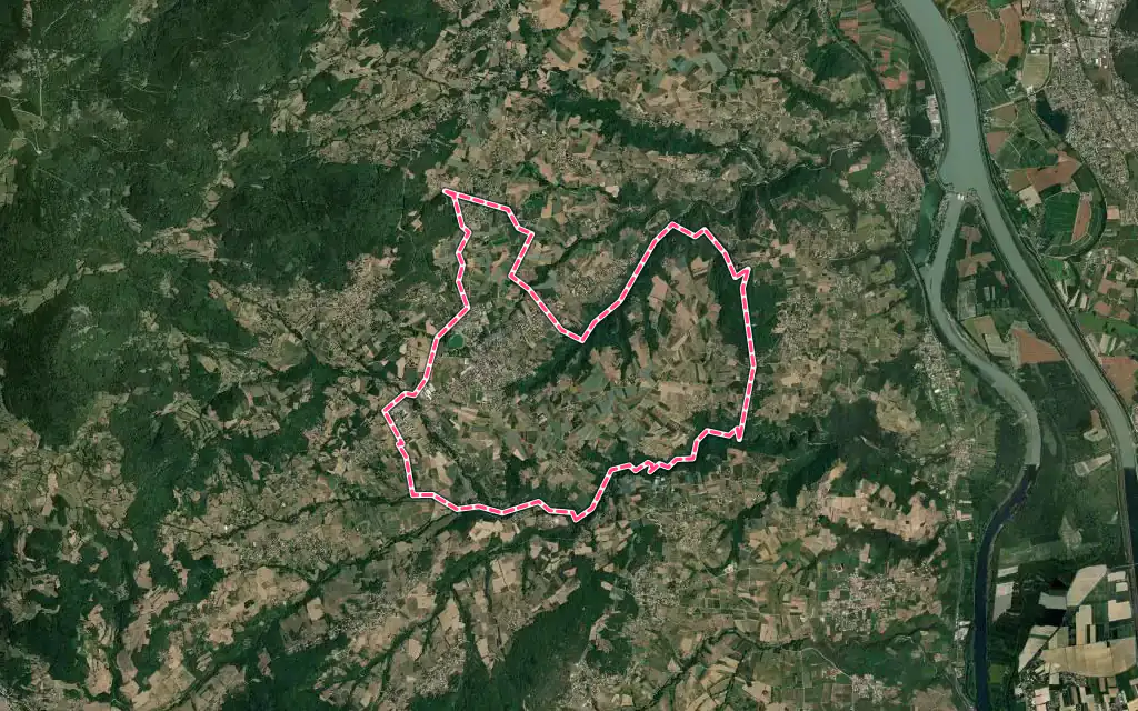 Vue satellite de Maclas avec ses contours administratifs