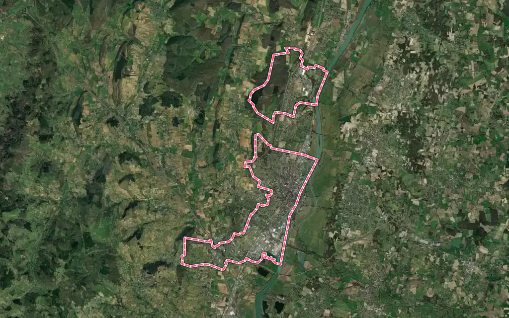 Vue satellite de Mâcon avec ses contours administratifs