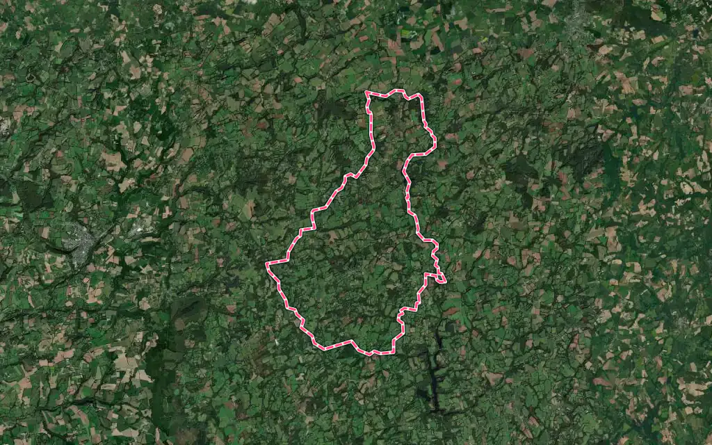 Vue satellite de Maël-Pestivien avec ses contours administratifs