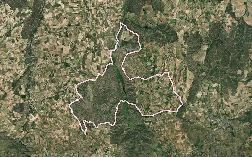Vista satélite de Maello con su contorno administrativo