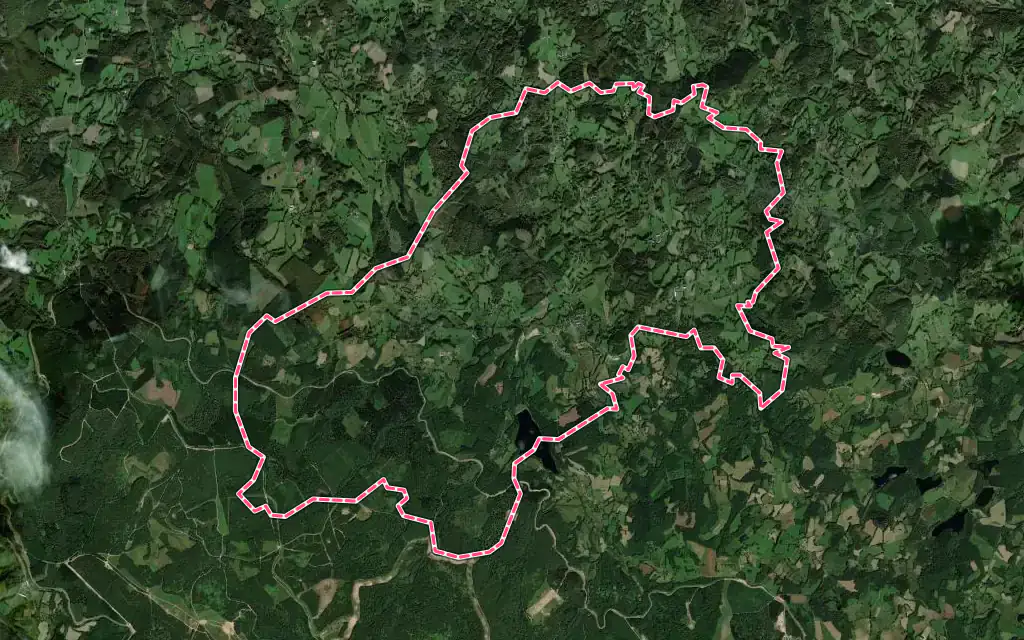 Vue satellite de Magnat-l'Étrange avec ses contours administratifs