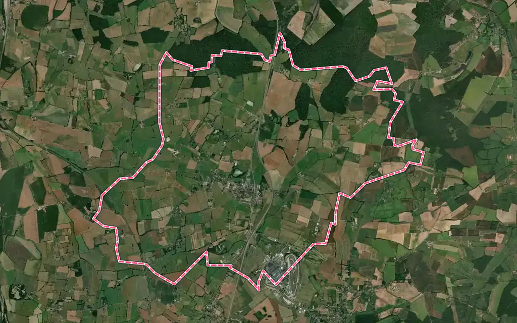 Vue satellite de Magny-Cours avec ses contours administratifs