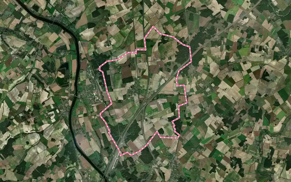 Vue satellite de Maillé avec ses contours administratifs