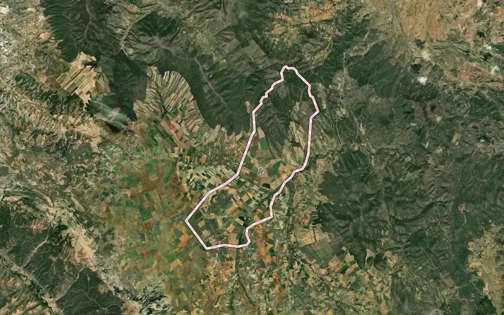 Vista satélite de Mainar con su contorno administrativo