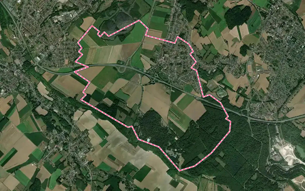 Vue satellite de Maisnil-lès-Ruitz avec ses contours administratifs