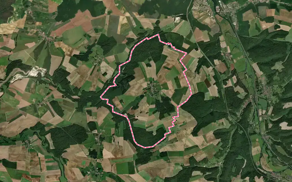 Vue satellite de Maizières avec ses contours administratifs