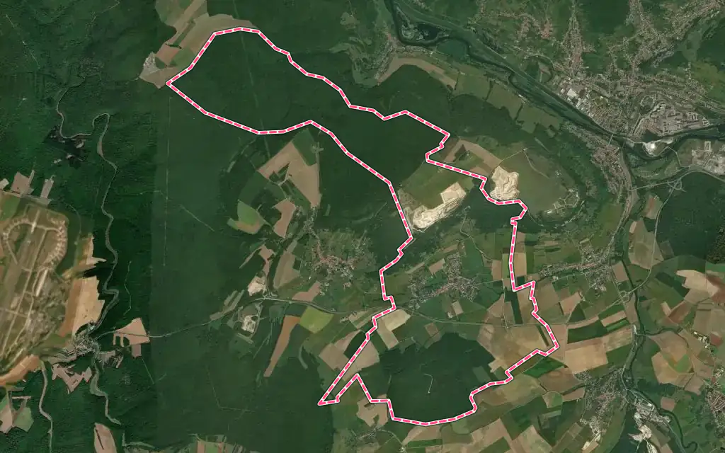 Vue satellite de Maizières avec ses contours administratifs