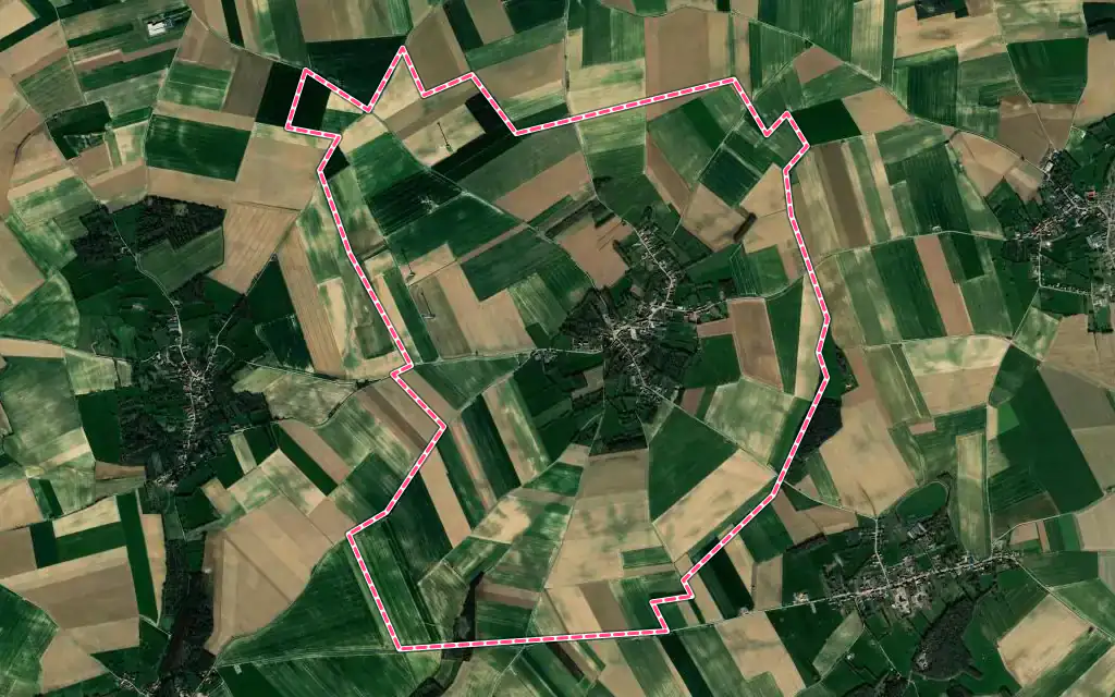 Vue satellite de Maizières avec ses contours administratifs