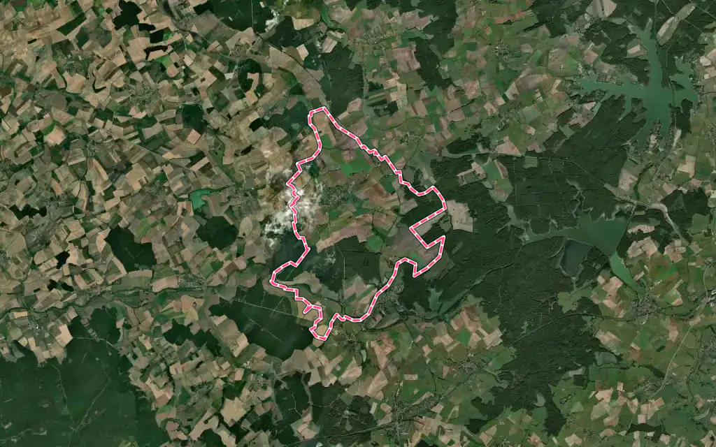 Vue satellite de Maizières-lès-Vic avec ses contours administratifs