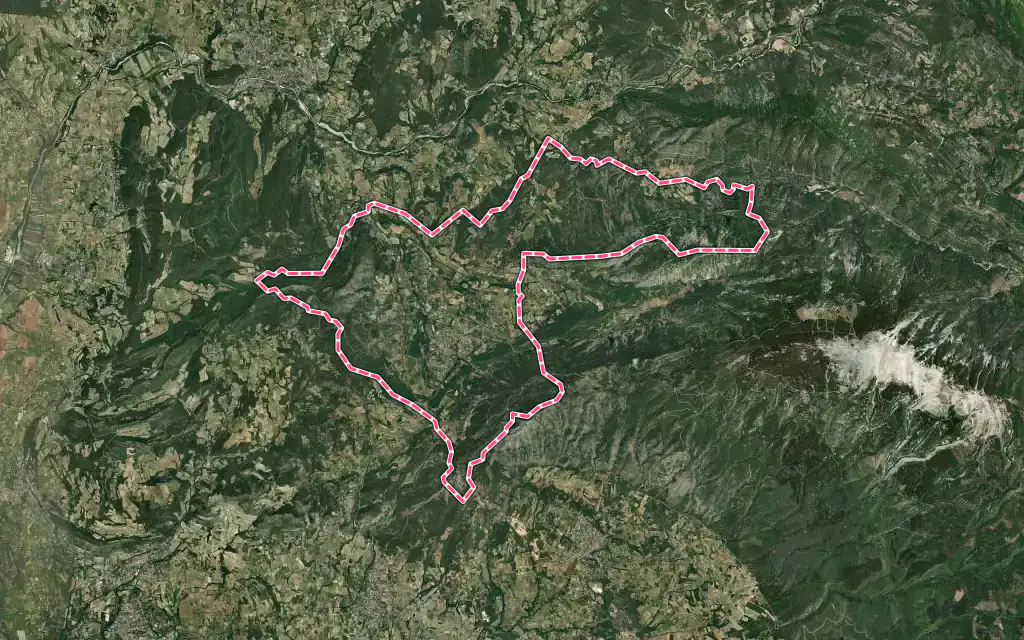 Vue satellite de Malaucène avec ses contours administratifs