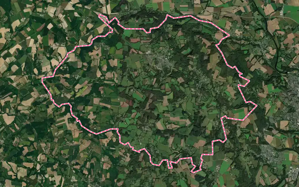 Vue satellite de Malguénac avec ses contours administratifs