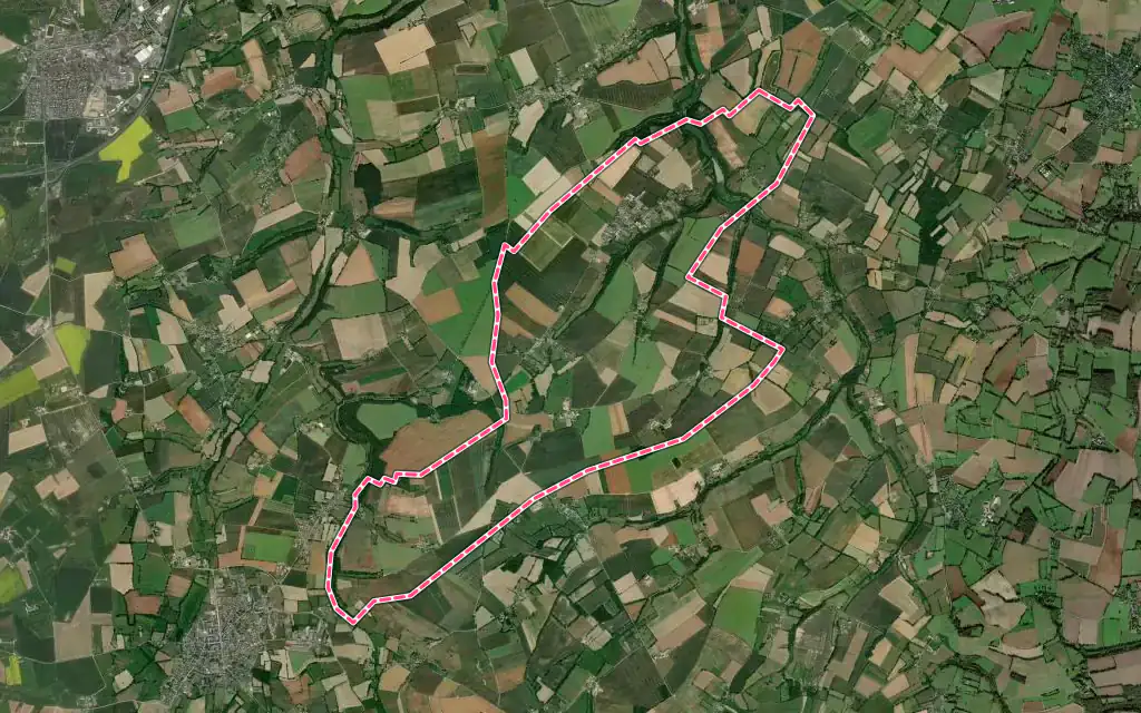 Vue satellite de Malherbe-sur-Ajon avec ses contours administratifs