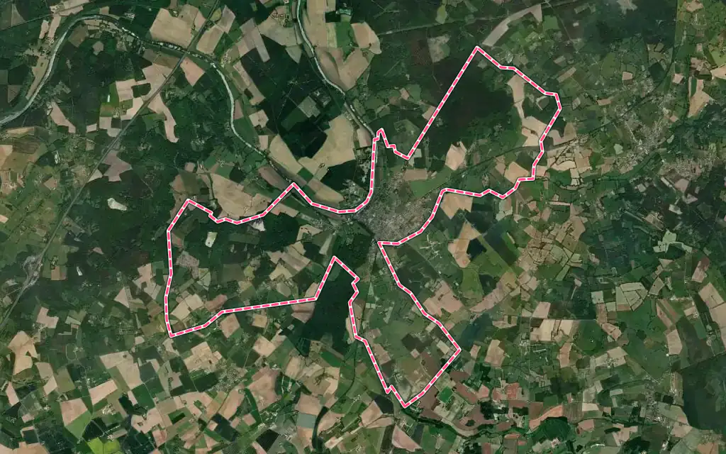 Vue satellite de Malicorne-sur-Sarthe avec ses contours administratifs