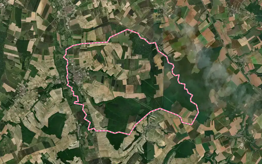 Vue satellite de Maligny avec ses contours administratifs