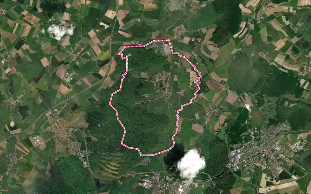 Vue satellite de Mandres-sur-Vair avec ses contours administratifs