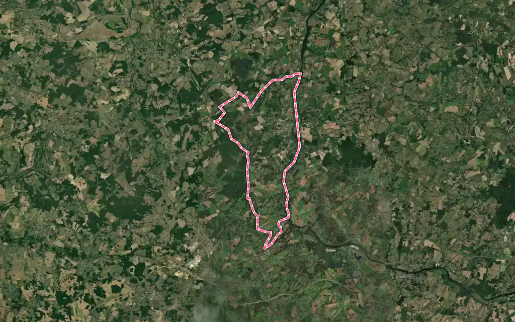 Vue satellite de Manot avec ses contours administratifs