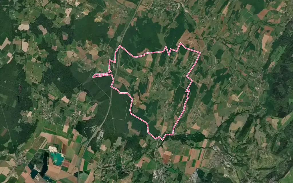 Vue satellite de Mantry avec ses contours administratifs