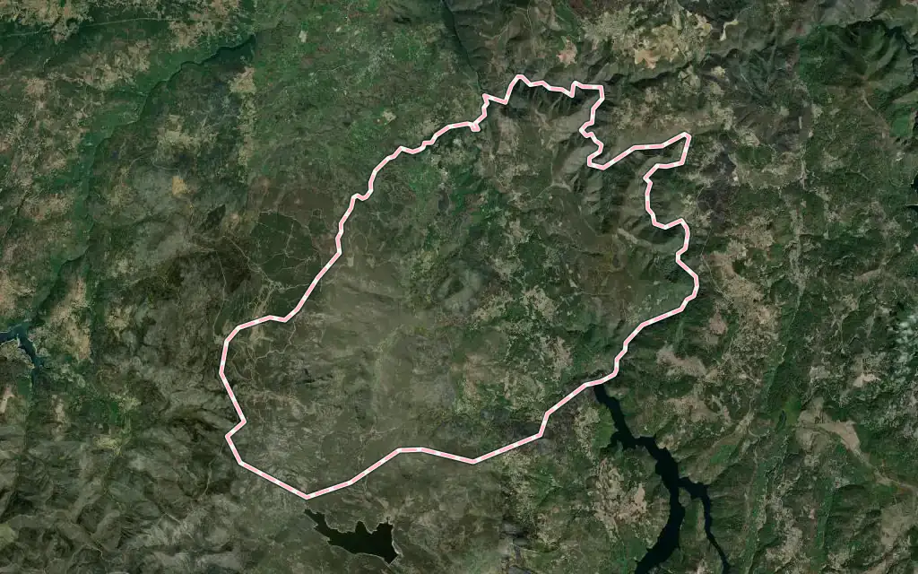 Vista satélite de Manzaneda con su contorno administrativo