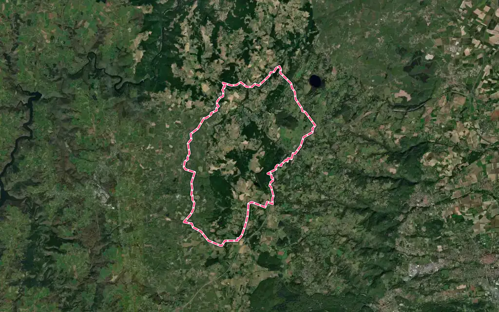 Vue satellite de Manzat avec ses contours administratifs