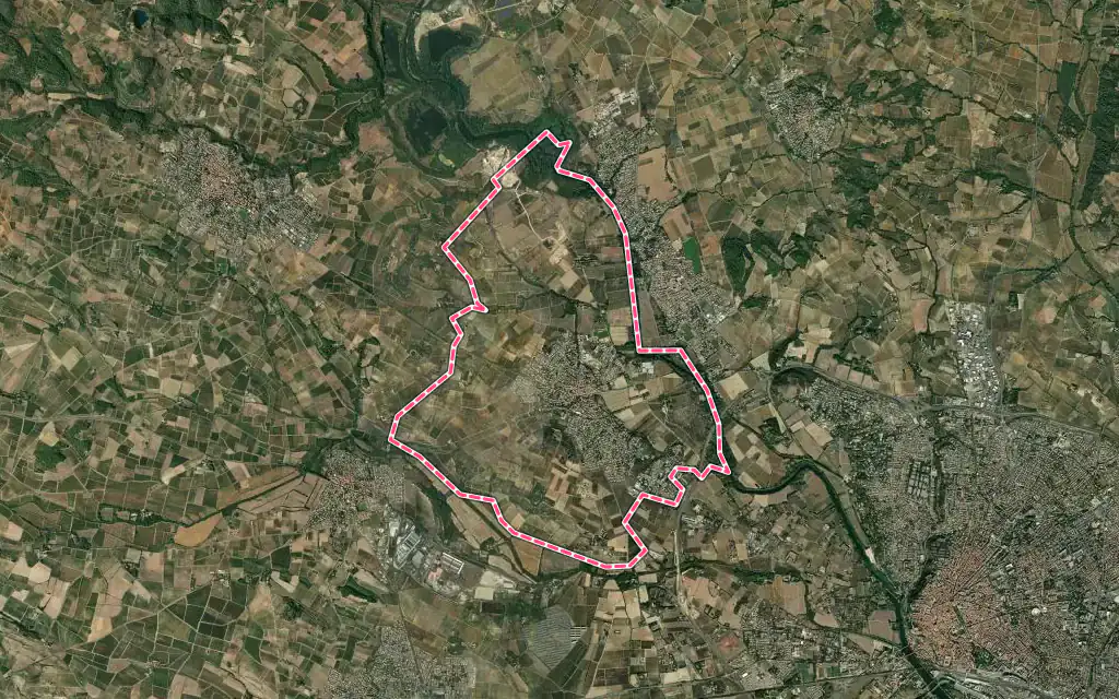 Vue satellite de Maraussan avec ses contours administratifs