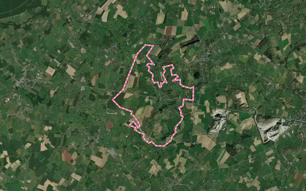 Vue satellite de Marbaix avec ses contours administratifs
