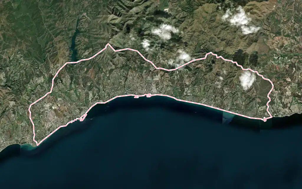 Vista satélite de Marbella con su contorno administrativo