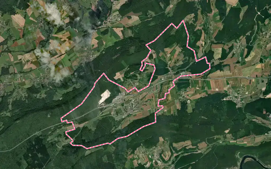 Vue satellite de Marchaux-Chaudefontaine avec ses contours administratifs