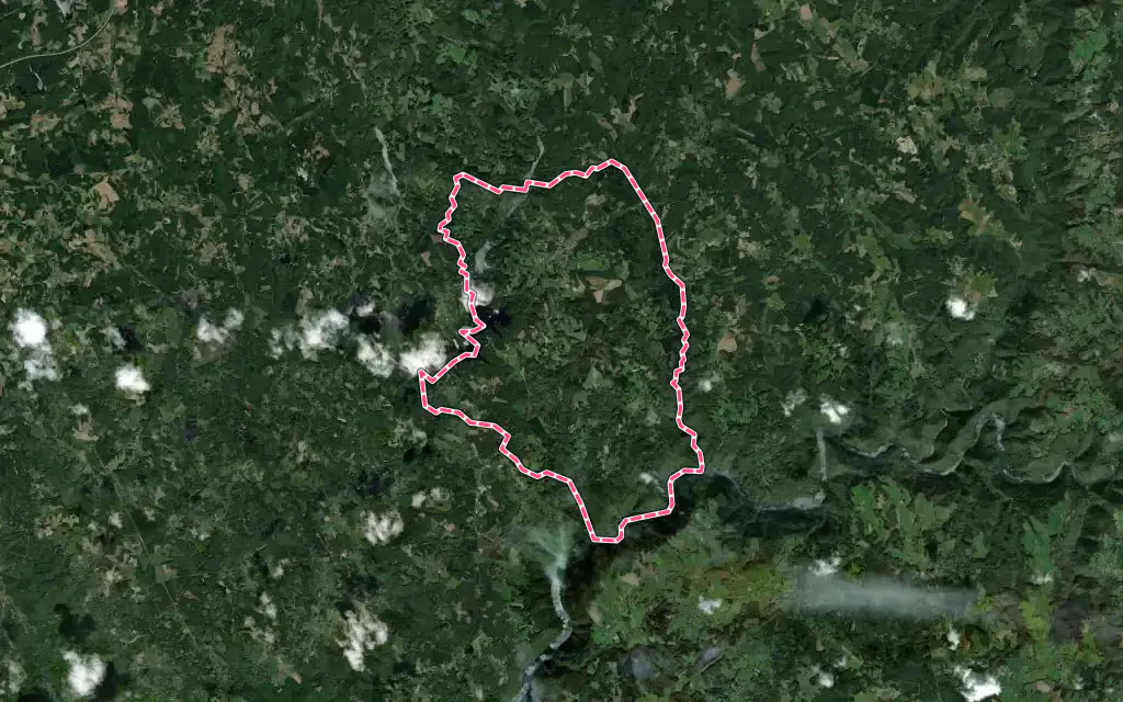 Vue satellite de Marcillac-la-Croisille avec ses contours administratifs