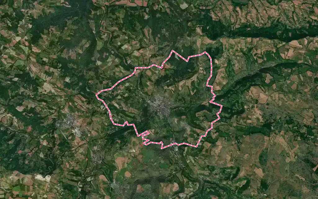 Vue satellite de Marcillac-Vallon avec ses contours administratifs