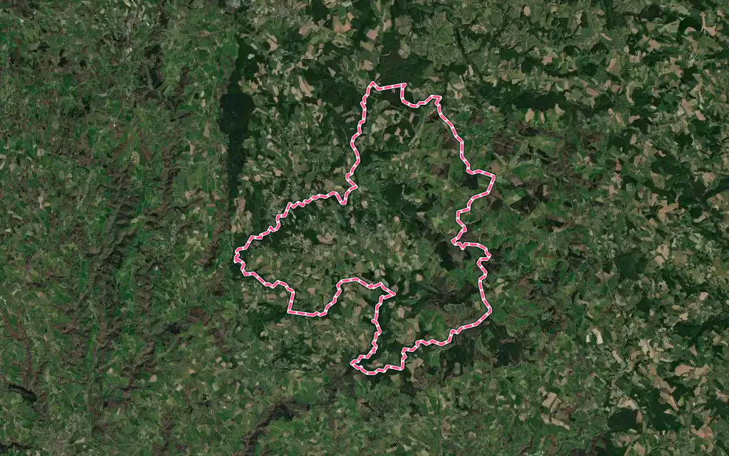 Vue satellite de Marcolès avec ses contours administratifs