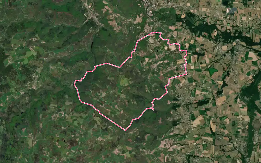 Vue satellite de Marcoux avec ses contours administratifs
