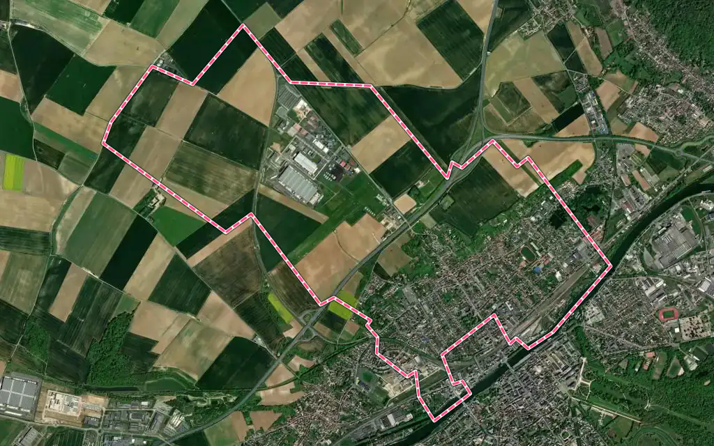 Vue satellite de Margny-lès-Compiègne avec ses contours administratifs