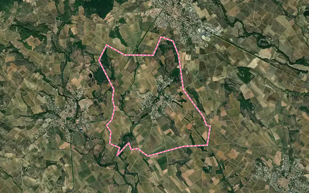 Vue satellite de Margon avec ses contours administratifs